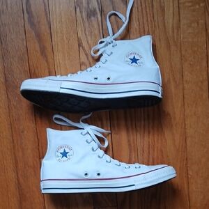 Converse Chuck Taylor High Tops in White ■ Men's 9.5 or Women's 11.5